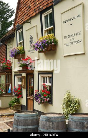 Pub anglais traditionnel 'The Samuel Palmer' dans le village Kent de Shoreham. Banque D'Images