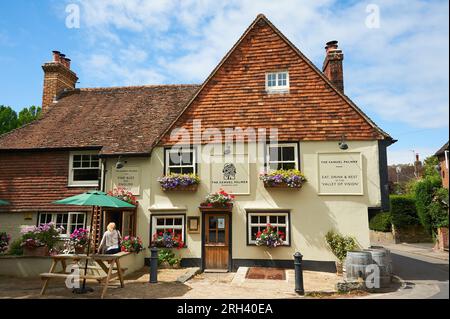 Pub anglais traditionnel 'The Samuel Palmer' dans le village Kent de Shoreham. Banque D'Images