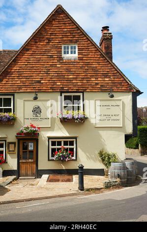 Pub anglais traditionnel 'The Samuel Palmer' dans le village Kent de Shoreham. Banque D'Images