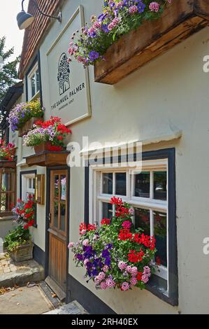 Pub anglais traditionnel 'The Samuel Palmer' dans le village Kent de Shoreham. Banque D'Images