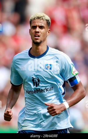 Essen, Deutschland, DFB-Pokal, 1. Runde Rot Weiss Essen-Hamburger SV 3-4 N.V. Am 13.08.2023 im Stadion an der Hafenstrasse in Essen Robert GLATZEL (HSV) photo : Norbert Schmidt, Duesseldorf Banque D'Images