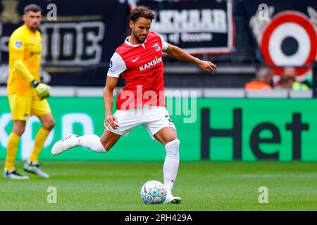 ALKMAAR, PAYS-BAS - AOÛT 13 : Pantelis Hatzidiakos (AZ Alkmaar) lors du match d'Eredivisie entre AZ Alkmaar et Go Ahead Eagles au stade AFAS sur A. Banque D'Images