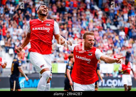 ALKMAAR, PAYS-BAS - AOÛT 13 : Vangelis Pavlidis (AZ Alkmaar) marque les 2-0 lors du match d'Eredivisie entre AZ Alkmaar et Go Ahead Eagles à AFAS Banque D'Images