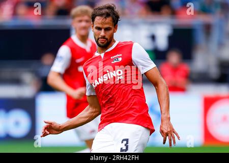 ALKMAAR, PAYS-BAS - AOÛT 13 : Pantelis Hatzidiakos (AZ Alkmaar) lors du match d'Eredivisie entre AZ Alkmaar et Go Ahead Eagles au stade AFAS sur A. Banque D'Images