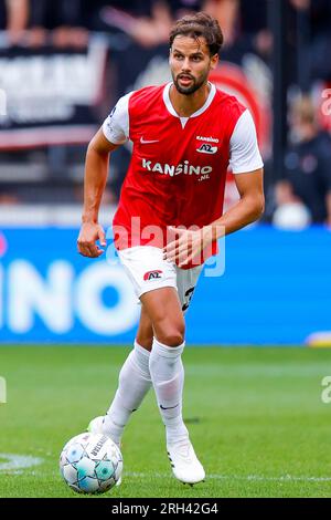 ALKMAAR, PAYS-BAS - AOÛT 13 : Pantelis Hatzidiakos (AZ Alkmaar) lors du match d'Eredivisie entre AZ Alkmaar et Go Ahead Eagles au stade AFAS sur A. Banque D'Images