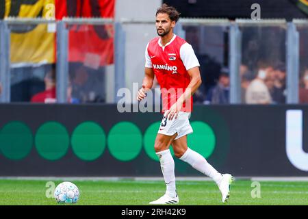 ALKMAAR, PAYS-BAS - AOÛT 13 : Pantelis Hatzidiakos (AZ Alkmaar) lors du match d'Eredivisie entre AZ Alkmaar et Go Ahead Eagles au stade AFAS sur A. Banque D'Images