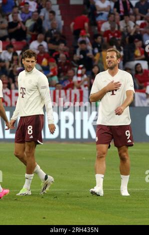 MUNICH, Allemagne. , . Harry KANE d'Angleterre, maintenant le numéro 9 du FC Bayern Muenchen est un joueur nouvellement signé, attaquant dans son premier match pour son nouveau club, vu ici lors du match de Supercup football entre le FC Bayern Muenchen et RB LEIPZIG à l'Allianz Arena de Munich en 12. AOÛT 2023, Allemagne. Egalement sur l'image joueur du FC Bayern 8, Leon Goretzka, DFL, Fussball, 0:3 (photo et copyright @ ATP images/Arthur THILL (THILL Arthur/ATP/SPP) crédit : SPP Sport Press photo. /Alamy Live News Banque D'Images