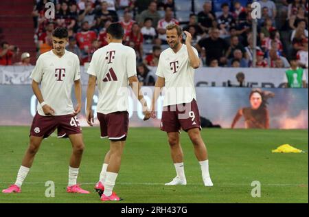 MUNICH, Allemagne. , . Harry KANE d'Angleterre, maintenant le numéro 9 du FC Bayern Muenchen est un joueur nouvellement signé, attaquant dans son premier match pour son nouveau club, vu ici lors du match de Supercup football entre le FC Bayern Muenchen et RB LEIPZIG à l'Allianz Arena de Munich en 12. AOÛT 2023, Allemagne. Egalement sur l'image joueur du FC Bayern 45, Aleksandar Pavlovid, DFL, Fussball, 0:3 (photo et copyright @ ATP images/Arthur THILL (THILL Arthur/ATP/SPP) crédit : SPP Sport Press photo. /Alamy Live News Banque D'Images