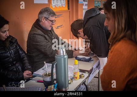 Buenos Aires, Buenos Aires, Argentine. 13 août 2023. L'élection présidentielle Argentine n'aura lieu qu'en octobre 22, mais les électeurs ont l'occasion de donner une indication précoce de leurs préférences lors de la primaire présidentielle, connue sous le nom de PASO. PASO signifie primaires ouvertes, simultanées et obligatoires. (Image de crédit : © Daniella Fernandez Realin/ZUMA Press Wire) USAGE ÉDITORIAL SEULEMENT! Non destiné à UN USAGE commercial ! Banque D'Images