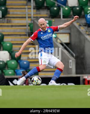 Windsor Park, Belfast, Irlande du Nord, Royaume-Uni. 13 Jul 2023. UEFA Europa Conference League Round One (première manche) – Linfield contre FK Vlaznia. Footballeur de Linfield, joueur de football Chris Shields. Banque D'Images