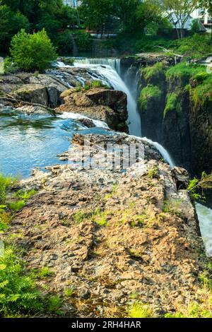 Paterson, New Jersey, États-Unis. 13 août 2023. Journée ensoleillée à Paterson Great Falls au parc national de Paterson. Crédit : Steve Mack/Alamy stock photo Banque D'Images