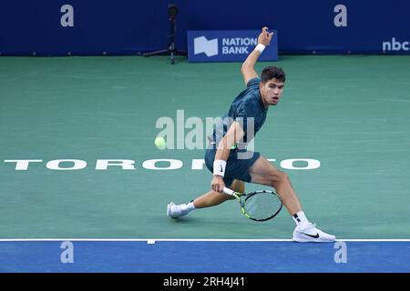 Carlos Alcaraz, d'Espagne, joue un revers de main son match de quart de finale masculin contre Tommy Paul, des États-Unis, le septième jour de l'Open de la Banque nationale 2023 à l'aréna Sobeys, le 11 août 2023 à Toronto, Ontario, Canada. Crédit : Anil Mungal/AFLO/Alamy Live News Banque D'Images