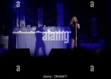 14 juillet 2023, Madrid, Madrid, Espagne : la chanteuse de Malaga, Ana Mena, est vue sur scène lors d'un concert de sa tournée 'Bellodrama', à Pampelune. Le 9 septembre, Ana Mena se produira à Madrid sur la scène Wizink Center, un spectacle gigantesque à la hauteur de son album 'Bellodrama' dont la tournée a débuté le 15 avril dans A CoruÃ±a, la première étape d'une vingtaine de spectacles qui emmèneront Malaga Singer dans toute l'Espagne. Ana Mena fait ses débuts dans l'industrie musicale en 2016 avec son single No soy como tu crees. En 2018, elle a atteint une grande popularité en Italie avec la chanson 'd'Estate non vale' avec Fred de Pa Banque D'Images