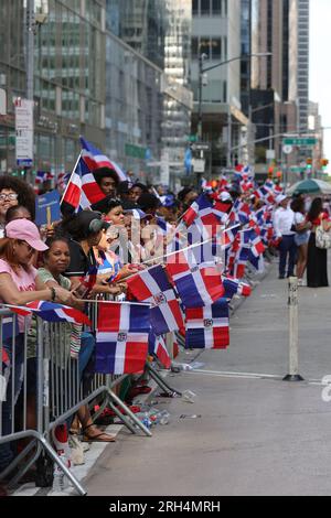 NY, États-Unis. 13 août 2023. New York, États-Unis, 13 août 2023 - participants à l'occasion du Parade2023 de la Journée Dominicaine annuelle à New York. Crédit : ZUMA Press, Inc./Alamy Live News Banque D'Images