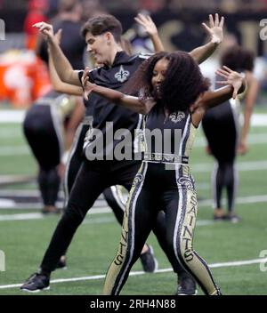 La Nouvelle-Orléans, États-Unis. 13 août 2023. Les Saintssations de la Nouvelle-Orléans jouent avant le début d'un match de pré-saison de la National football League au Caesars Superdome de la Nouvelle-Orléans, Louisiane, le dimanche 13 août 2023. (Photo de Peter G. Forest/Sipa USA) crédit : SIPA USA/Alamy Live News Banque D'Images