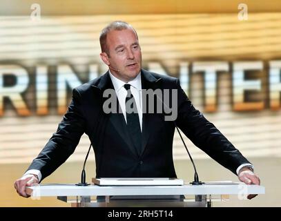 PHOTO D'ARCHIVE : Heino Ferch aura 60 ans le 18 août 2023, l'acteur Heino FERCH tient le discours élogieux pour Sigourney Weaver, elle reçoit la CAMÉRA D'OR de HÃ?RZU dans la catégorie 'meilleure actrice internationale' 48e cérémonie de remise des prix de la caméra d'or, le film - et le prix de la télévision du magazine Hoerzu à Berlin, Allemagne le 02.02.2013. PHOTO DE PISCINE Â Banque D'Images