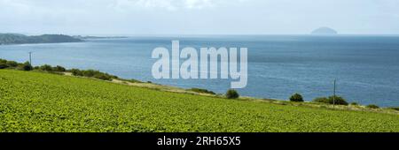 Voir la terre et l'île d'Ailsa Craig, en Écosse Banque D'Images