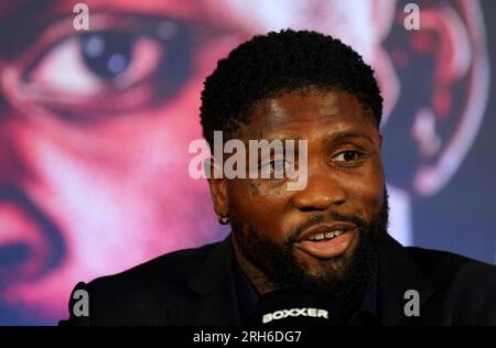 Mikael Lawal, qui affrontera Isaac Chamberlain (non photographié) dans un affrontement pour le titre des poids-lourds britanniques à l'O2 le 21 octobre, lors d'une conférence de presse au Glaziers Hall, à Londres. Date de la photo : lundi 14 août 2023. Banque D'Images