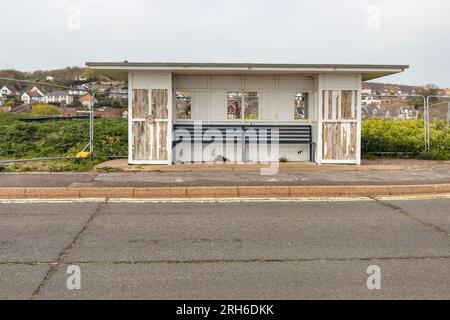 Abri de tramway en bois vintage sur Princes Parade, CT21, Hythe, Kent Banque D'Images