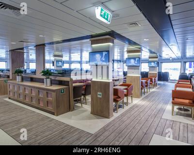 belle image de l'intérieur d'un navire de croisière/cargo/sous-marin/navire. y compris chaises et bureaux Banque D'Images