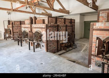 Dachau, Allemagne, 30 septembre 2015 : fours du crématorium sur le site commémoratif du camp de concentration de Dachau. Banque D'Images