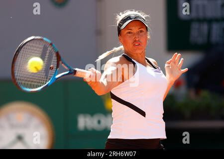 Le joueur de tennis kazakh Yulia Putintseva en action au tournoi de tennis Open de France 2023 à Roland Garros, Paris, France, Europe. Banque D'Images