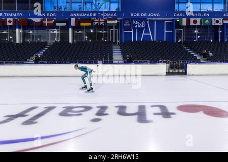 HERENVEEN - Triple champion du monde Jordan Stolz lors du premier entraînement sur glace de l'équipe complète AH Zaanlander à Thialf. ANP VINCENT JANNINK Banque D'Images