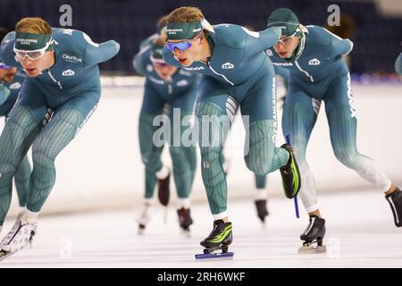 HERENVEEN - Triple champion du monde Jordan Stolz lors du premier entraînement sur glace de l'équipe complète AH Zaanlander à Thialf. ANP VINCENT JANNINK Banque D'Images