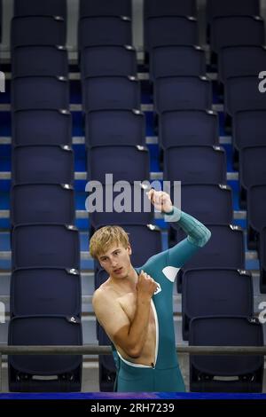 HERENVEEN - Triple champion du monde Jordan Stolz lors du premier entraînement sur glace de l'équipe complète AH Zaanlander à Thialf. ANP VINCENT JANNINK Banque D'Images