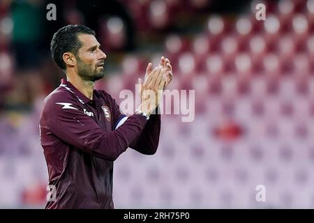 Salerne, Italie. 13 août 2023. Antonio Candreva de l'US Salernitana salue les supporters lors du match de Coppa Italia entre l'US Salernitana et Calcio au Stadio Arechi le 13 août 2023 à Salerne, en Italie. Crédit : Giuseppe Maffia/Alamy Live News Banque D'Images