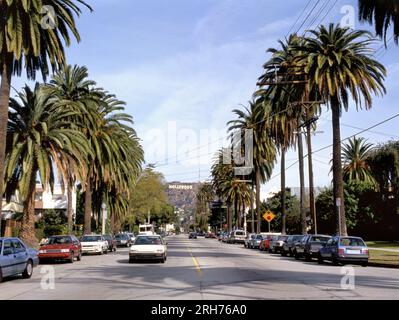 LOS ANGELES, USA - 14 JUIN 2019 : panneau Hollywood vu de North Beachwood Drive, un quartier calme en dessous de la colline la plus célèbre de Los Angeles. Banque D'Images