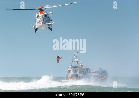 Un hélicoptère de sauvetage AgustaWestland AW189 des gardes-côtes néerlandais. Banque D'Images