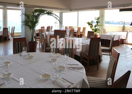 Restaurant salle à manger au Royal Nautical Club ouvert en juillet 25 1961 Sangenjo Sanxenxo Galice Espagne Banque D'Images