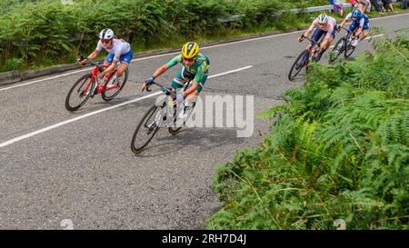 Glasgow, Écosse. 13 août 2023. Concurrents descendant la Crow Road lors de la course cycliste Elite UCI Womens à Glasgow, en Écosse. Banque D'Images