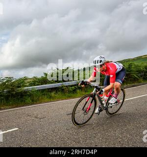 Glasgow, Écosse. 13 août 2023. Une concurrente canadienne qui descend la Crow Road lors de la course cycliste élite UCI Womens à Glasgow, en Écosse. Banque D'Images