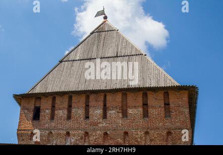 Novgorod Kremlin du 11e siècle. Tour Pokrovskaya 15e siècle Banque D'Images