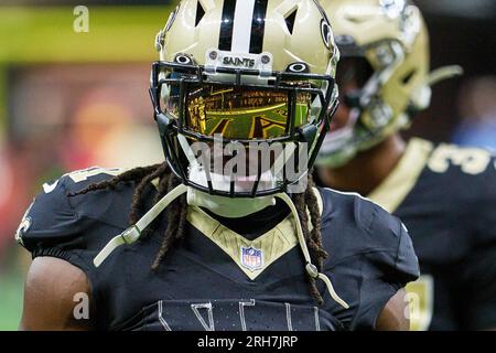 Nouvelle-Orléans, Louisiane, États-Unis. 14 août 2023. Les Saints de la Nouvelle-Orléans font demi-tour Alvin Kamara avant de jouer avec les Chiefs de Kansas City dans un match de pré-saison de la NFL à la Nouvelle-Orléans, Louisiane, États-Unis, le 13 août 2023. Les Saints ont battu les Chiefs 26 à 24. (Image de crédit : © Dan Anderson/ZUMA Press Wire) USAGE ÉDITORIAL SEULEMENT! Non destiné à UN USAGE commercial ! Banque D'Images