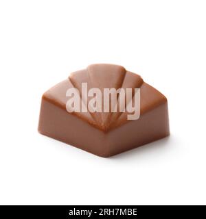 Bonbons au chocolat sur blanc isolé, gros plan. Praliné au chocolat, bonbons. Banque D'Images