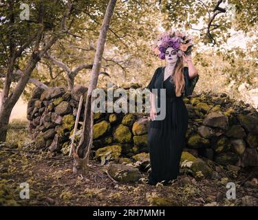 Portrait d'une catrina en plein air. Personnage typique de la célébration du jour des morts au Mexique. Banque D'Images