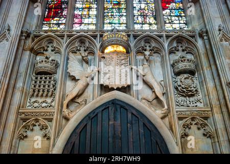 Armoiries à l'intérieur de la chapelle King's College à Cambridge, Angleterre, Royaume-Uni Banque D'Images