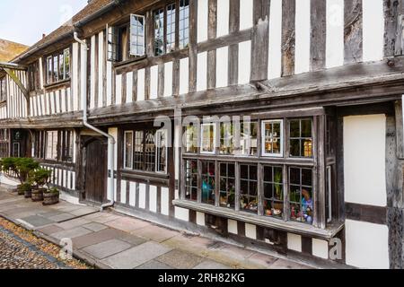 Cottages médiévaux traditionnels à colombages noirs et blancs dans une rue pavée, Church Square, à Rye, East Sussex, Royaume-Uni Banque D'Images