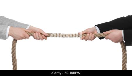 Concept de litige. Hommes tirant la corde sur fond blanc, gros plan Banque D'Images