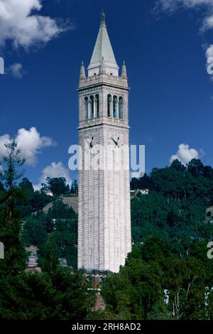 Sather Tower et Carillon, Université de Californie à Berkeley, Berkeley, Californie, États-Unis Banque D'Images