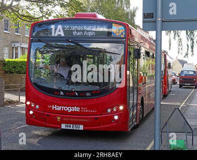Harrogate bus Company bus 1a transports publics, dans le centre-ville de Knaresborough, H14 ESU, North Yorkshire, Angleterre, Royaume-Uni, HG5 0AA Banque D'Images