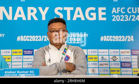 Kolkata, Inde. 15 août 2023. Conférence de presse d'avant-match de la coupe de l'AFC match préliminaire entre Mohunbagan Super Giant (Inde) et Machhindra FC (Népal), au Yuba Bharati Krirangan Media Centre au Salt Lake Stadium, Kolkata, prévu pour le 16 octobre 2023. L'entraîneur-chef du Super géant de Mohunbagan, M. Juan Ferrando et le joueur Anwar Ali, ainsi que l'entraîneur-chef du Mchhindra FC (Népal) Kishor kumar K C et le joueur Bishal Sherstha s'adressent aux médias. Crédit : ZUMA Press, Inc./Alamy Live News Banque D'Images