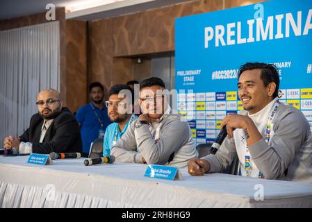 Kolkata, Inde. 15 août 2023. Conférence de presse d'avant-match de la coupe de l'AFC match préliminaire entre Mohunbagan Super Giant (Inde) et Machhindra FC (Népal), au Yuba Bharati Krirangan Media Centre au Salt Lake Stadium, Kolkata, prévu pour le 16 octobre 2023. L'entraîneur-chef du Super géant de Mohunbagan, M. Juan Ferrando et le joueur Anwar Ali, ainsi que l'entraîneur-chef du Mchhindra FC (Népal) Kishor kumar K C et le joueur Bishal Sherstha s'adressent aux médias. Crédit : ZUMA Press, Inc./Alamy Live News Banque D'Images