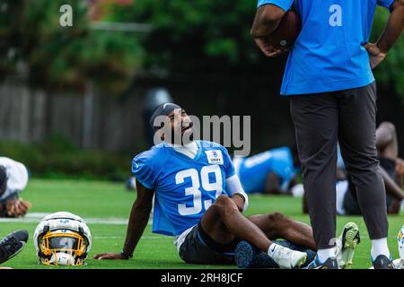 Los Angeles Chargers corner back Michael Jacquet (39) s'étire pendant le camp d'entraînement au Jack Hammett Sports Complex, lundi 14 août 2023, à Costa Mesa, calif. (Louis Chen/image du sport) Banque D'Images