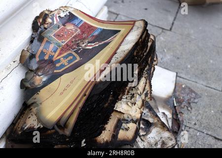 Construction d'une église orthodoxe à Odessa, détruite par roquette pendant la guerre Ukraine-Russie. Livres sacrés, reliques brûlées à la suite du feu de Rocke Banque D'Images