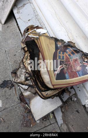 Construction d'une église orthodoxe à Odessa, détruite par roquette pendant la guerre Ukraine-Russie. Livres sacrés, reliques brûlées à la suite du feu de Rocke Banque D'Images