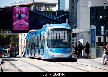 Tramway West Midlands Metro à Centenary Square, Birmingham, Royaume-Uni Banque D'Images